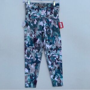 SPANX Womems Active Printed 7/8 Leggings | Painted camo pink multi Size Medium
